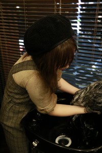 あかりさんです！よろしくお願いしますm(_ _)m｜豊島区大塚駅にある美容室　Repro (リプロ)　くせ毛お悩み解決サロン