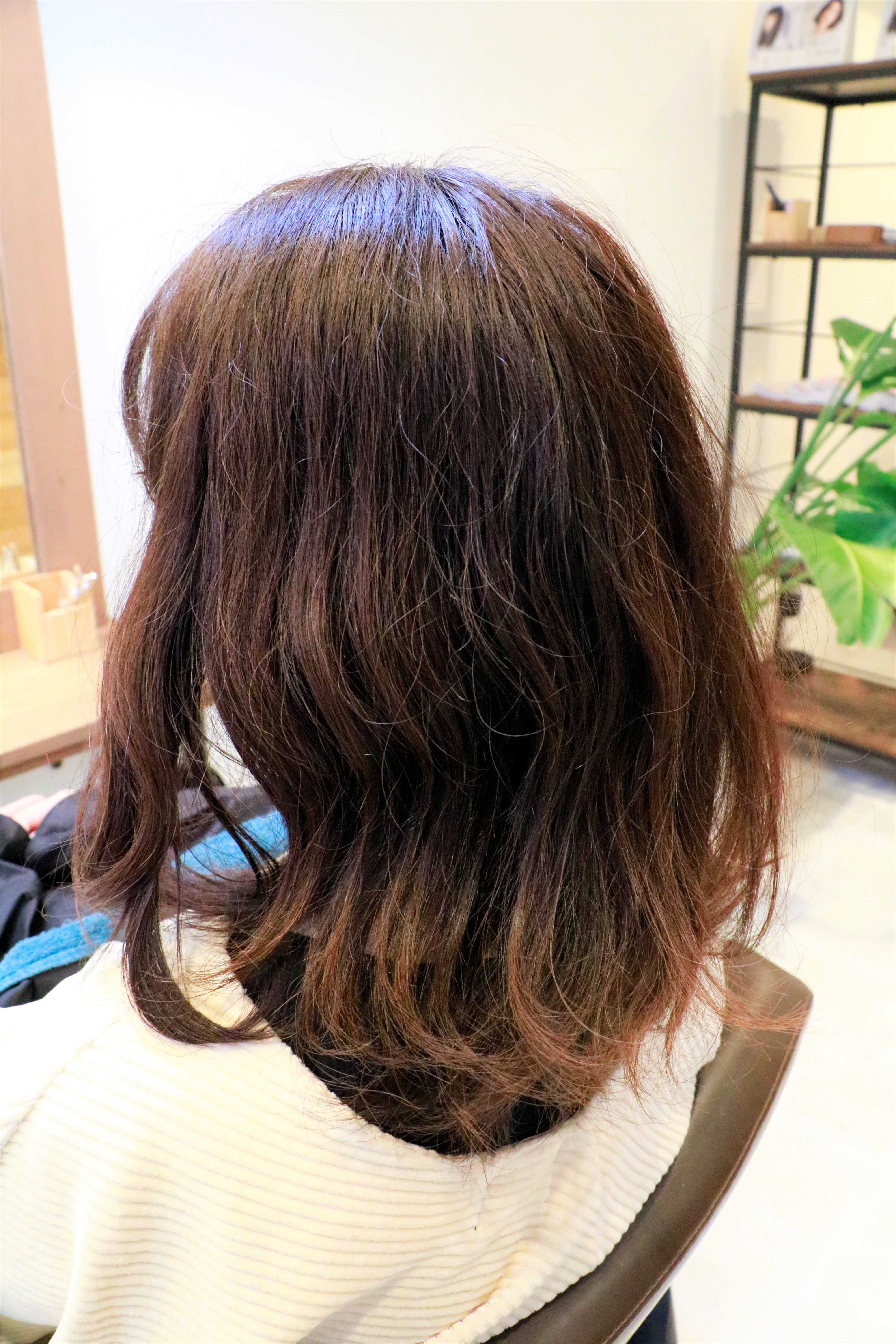 癖の度合いや動きを見極める ミディアムレイヤー 豊島区大塚駅にある美容室 Repro リプロ くせ毛お悩み解決サロン