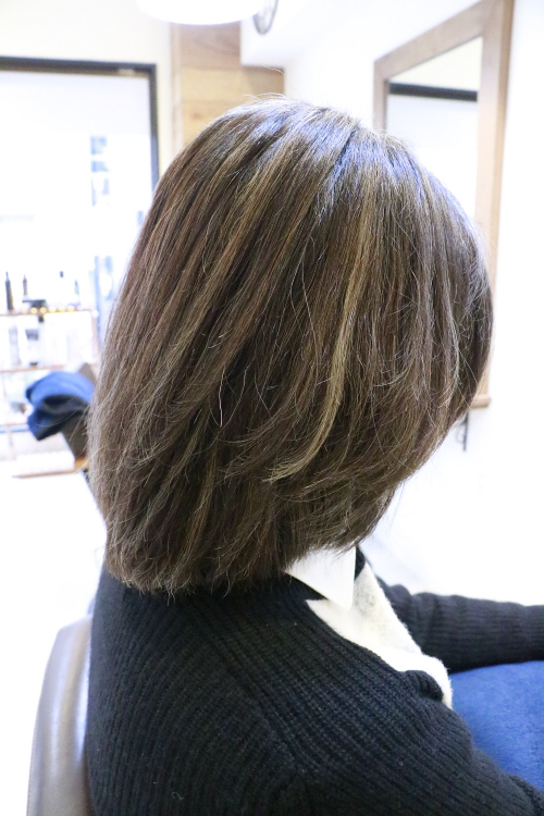 グレイヘアをメッシュでオシャレに 豊島区大塚駅にある美容室 repro リプロ くせ毛お悩み解決サロン